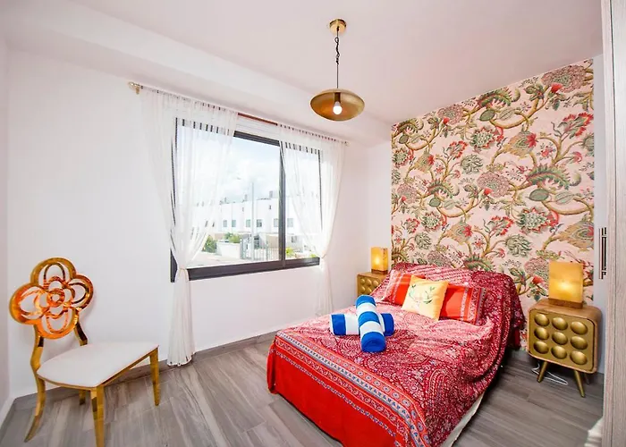 Holiday home Charming & Comfortable House, 15 Min To Downtown
