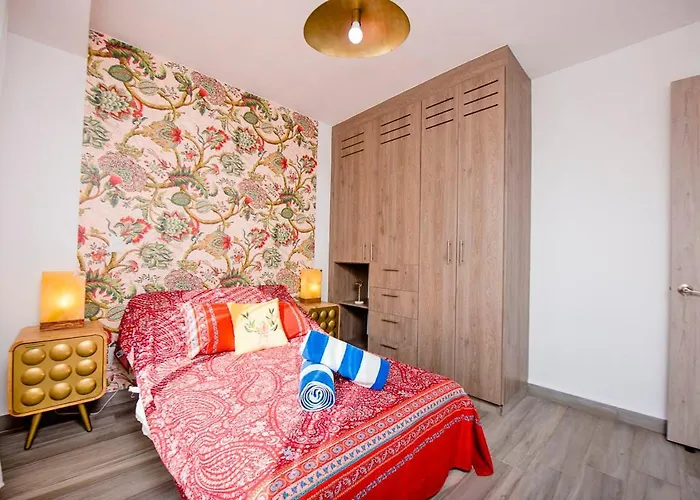 Holiday home Charming & Comfortable House, 15 Min To Downtown *