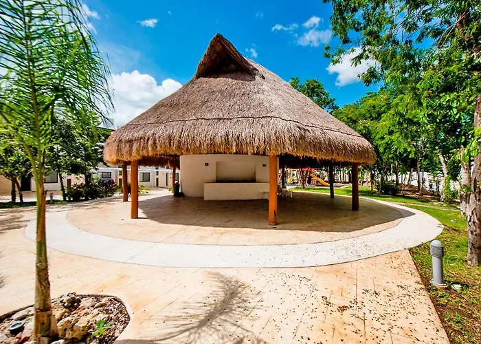 Charming & Comfortable House, 15 Min To Downtown Holiday home