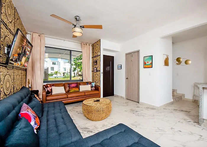 Holiday home Charming & Comfortable House, 15 Min To Downtown