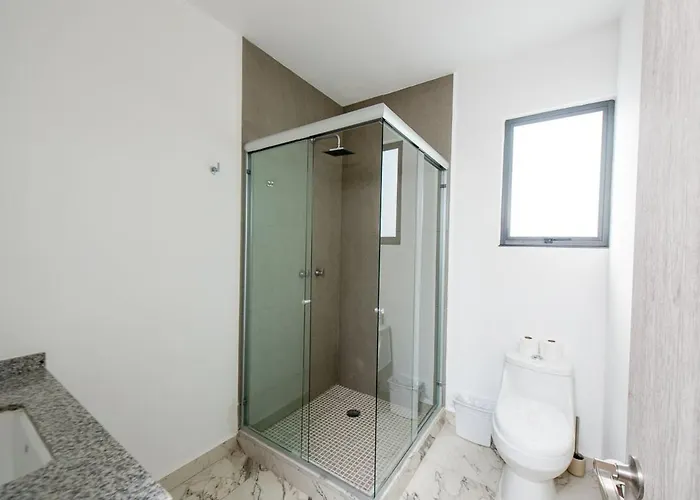 Holiday home Charming & Comfortable House, 15 Min To Downtown
