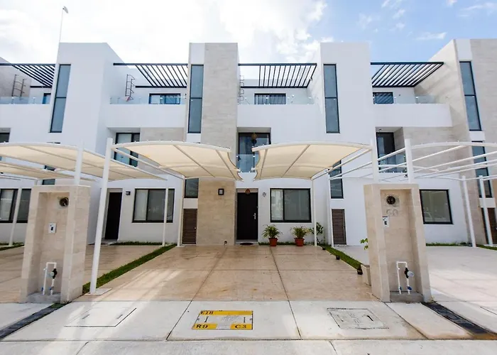 Holiday home Charming & Comfortable House, 15 Min To Downtown