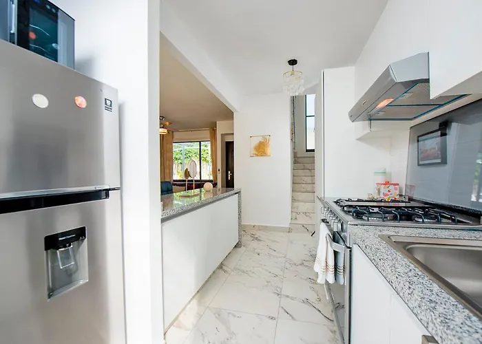Charming & Comfortable House, 15 Min To Downtown Playa del Carmen