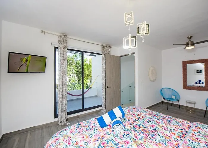 Charming & Comfortable House, 15 Min To Downtown Holiday home *